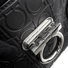 将图像加载到图库查看器中，Ferragamo Gancini Shoulder Bag BlackAQ-21 Leather

