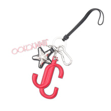 将图像加载到图库查看器中，JIMMY CHOO Bag Charm Red/Black Leather
