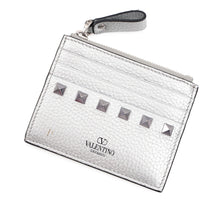 将图像加载到图库查看器中，Valentino Garavani Studded Coin Purse Silver Leather
