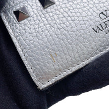 将图像加载到图库查看器中，Valentino Garavani Studded Coin Purse Silver Leather
