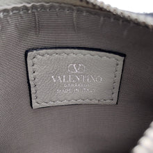 将图像加载到图库查看器中，Valentino Garavani Studded Coin Purse Silver Leather
