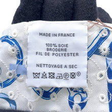 Load image into Gallery viewer, HERMES Twilly DO RE BOUCLES Broderis Anglaise Blue/Blanc/Marine Silk100%

