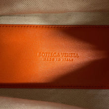 Load image into Gallery viewer, Bottega Veneta Loop top handle Natural/Burned Orange829212V5GX19254 Raffia Leather
