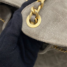 将图像加载到图库查看器中，CHANEL CHANEL25 ChainShoulder Bag GrayAS5293 suede Size Small
