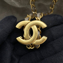 将图像加载到图库查看器中，CHANEL CHANEL25 ChainShoulder Bag GrayAS5293 suede Size Small
