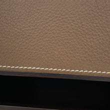 将图像加载到图库查看器中，HERMES Tissue Case Playard GM Etoupe/Brown Mahogany TaurillonH Size GM
