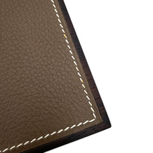将图像加载到图库查看器中，HERMES Tissue Case Playard GM Etoupe/Brown Mahogany TaurillonH Size GM
