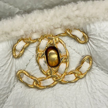 将图像加载到图库查看器中，CHANEL CHANEL19 ChainShoulder Bag WhiteAS1160 Lambskin Shearling
