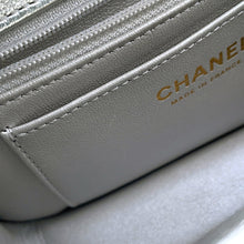 将图像加载到图库查看器中，CHANEL Mini flap Bag SilverMetalicAS4797 Calf Leather
