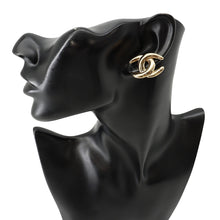 将图像加载到图库查看器中，CHANEL CC Logo Earring Gold Plated
