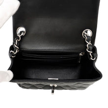 将图像加载到图库查看器中，CHANEL Mini Matelasse ChainShoulder Bag BlackA35200 Lambskin

