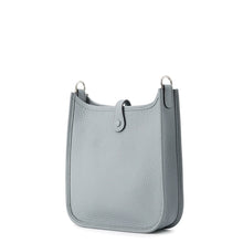 Load image into Gallery viewer, HERMES Evelyne Long Amazon Green Pantan Taurillon Clemence Size TPM
