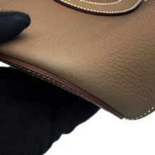 将图像加载到图库查看器中，HERMES In the loop Etoupe Taurillon Clemence Swift Leather Size 18
