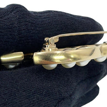将图像加载到图库查看器中，CHANEL CC Logo BroochA64978-Y09449-Z2048 Faux Pearl Metal
