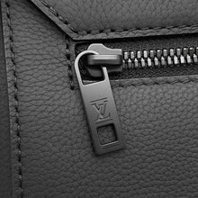 将图像加载到图库查看器中，LOUIS VUITTON takeoff messenger NoirM57080 Grain Leather
