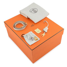 Load image into Gallery viewer, HERMES Kelly Retourne Craie Taurillon Clemence Size 28
