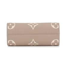 将图像加载到图库查看器中，LOUIS VUITTON Onthego Tourterelle claimM45779 Bicolor Monogram Empreinte Leather Monogram Giant Size PM
