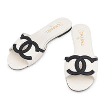 Load image into Gallery viewer, CHANEL CC Logo Mules White/BlackG47260 Lambskin Size 38C
