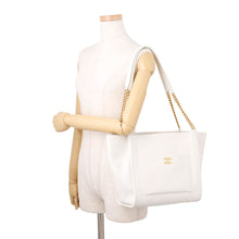 将图像加载到图库查看器中，CHANEL Stitch Pocket CCTote Bag WhiteAS5417 Caviar Leather

