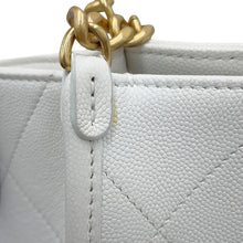 将图像加载到图库查看器中，CHANEL Stitch Pocket CCTote Bag WhiteAS5417 Caviar Leather
