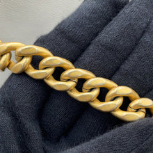 将图像加载到图库查看器中，CHANEL Stitch Pocket CCTote Bag WhiteAS5417 Caviar Leather
