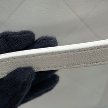 将图像加载到图库查看器中，CHANEL Stitch Pocket CCTote Bag WhiteAS5417 Caviar Leather
