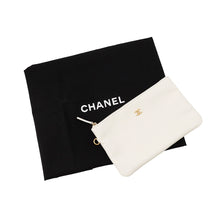 将图像加载到图库查看器中，CHANEL Stitch Pocket CCTote Bag WhiteAS5417 Caviar Leather
