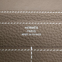 将图像加载到图库查看器中，HERMES Dogon Etoupe Togo Leather
