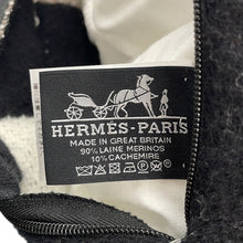 将图像加载到图库查看器中，HERMES Avalon III Cushion Ecru・Noir Wool90% Cashmere10% Size PM
