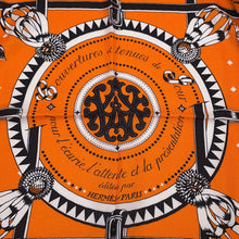 将图像加载到图库查看器中，HERMES Giant Square Horsewear/Bandana COUVERTURES ET TENUES DE JOUR BANDANA Size 140 Orange/Black/Blanc Cashmere70% Silk30%
