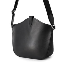 将图像加载到图库查看器中，HERMES Messenger Attrage Black Evergrain Canvas
