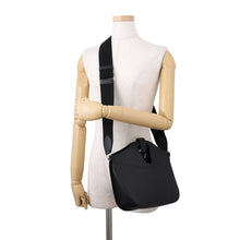 将图像加载到图库查看器中，HERMES Messenger Attrage Black Evergrain Canvas
