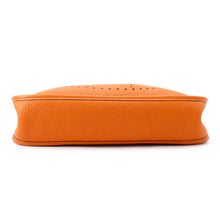 将图像加载到图库查看器中，HERMES Evelyne 1 Orange Taurillon Clemence Size PM
