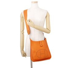 将图像加载到图库查看器中，HERMES Evelyne 1 Orange Taurillon Clemence Size PM
