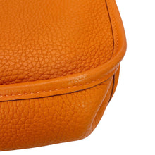 将图像加载到图库查看器中，HERMES Evelyne 1 Orange Taurillon Clemence Size PM
