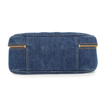 将图像加载到图库查看器中，CHANEL CC Logo 2-Way Vanity Bag BlueA07061 Denim
