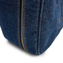 将图像加载到图库查看器中，CHANEL CC Logo 2-Way Vanity Bag BlueA07061 Denim
