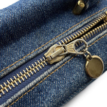 将图像加载到图库查看器中，CHANEL CC Logo 2-Way Vanity Bag BlueA07061 Denim
