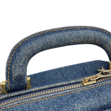 将图像加载到图库查看器中，CHANEL CC Logo 2-Way Vanity Bag BlueA07061 Denim
