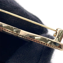 将图像加载到图库查看器中，CHANEL CC Logo Brooch White Metal
