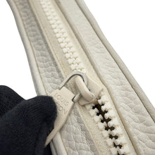 将图像加载到图库查看器中，LOUIS VUITTON Pochette Volga WhiteM53551 Monogram Empreinte Leather
