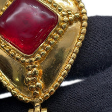 将图像加载到图库查看器中，CHANEL Gripoa CC LogoBrooch Gold/Red Metal color Stone
