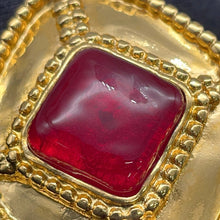 将图像加载到图库查看器中，CHANEL Gripoa CC LogoBrooch Gold/Red Metal color Stone
