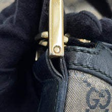 将图像加载到图库查看器中，GUCCI GG Crystal Shoulder Bag Gray/Black/Gold181092 PVC Leather
