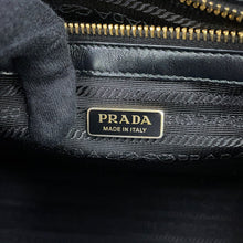 将图像加载到图库查看器中，PRADA Embossed Logo Handbag Black1BA335 Saffiano LeatherLeather
