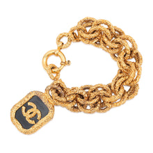 将图像加载到图库查看器中，CHANEL CC Logo Lava Motif Bracelet Gold Metal
