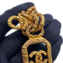 将图像加载到图库查看器中，CHANEL CC Logo Lava Motif Bracelet Gold Metal
