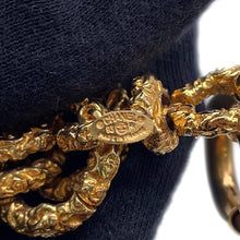 将图像加载到图库查看器中，CHANEL CC Logo Lava Motif Bracelet Gold Metal
