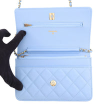 将图像加载到图库查看器中，CHANEL Matelasse Classic Chain Wallet Turnlock Light BlueAP0250 Caviar Leather

