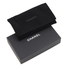 Load image into Gallery viewer, CHANEL CC Logo Card Case 24/25 Year Métiers d'Art Collection WhiteAP4706 Caviar Leather
